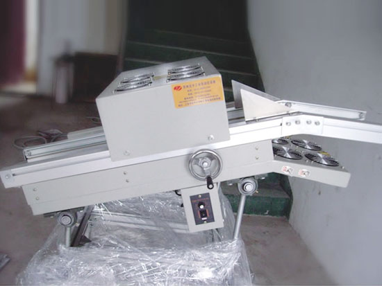 非標(biāo)出板機(jī)